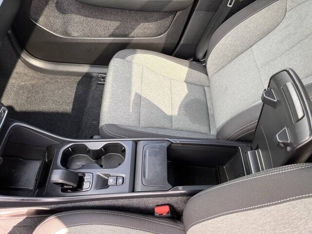 2025 Volvo XC40 B5 Core Bright Theme