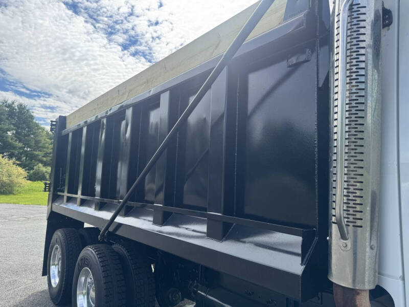 2005 Freightliner M2 112