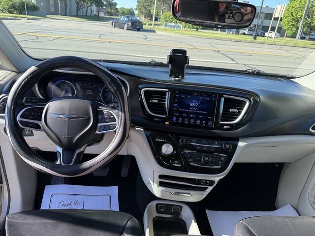 2017 Chrysler Pacifica Touring-L