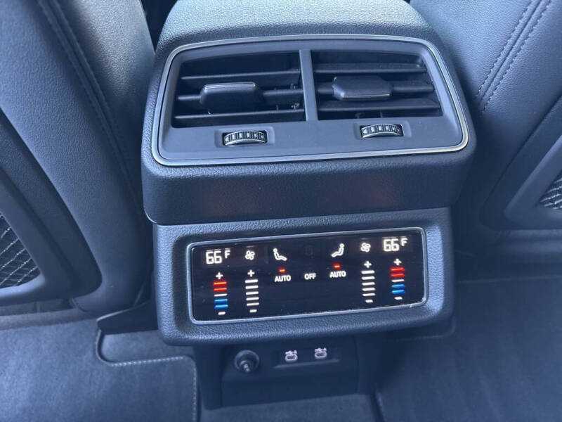 2021 Audi e-tron quattro Premium