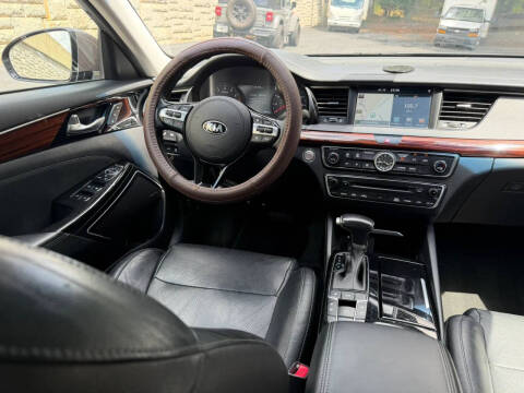 2017 Kia Cadenza Technology