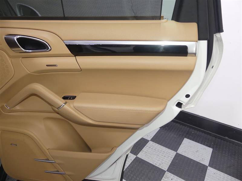 2017 Porsche Cayenne Platinum Edition