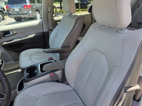 2017 Chrysler Pacifica Touring-L Plus