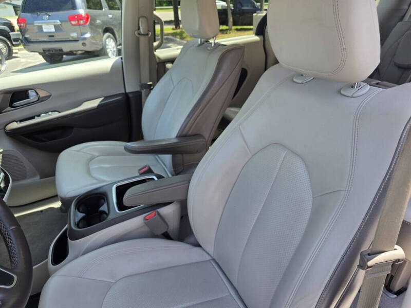 2017 Chrysler Pacifica Touring-L Plus