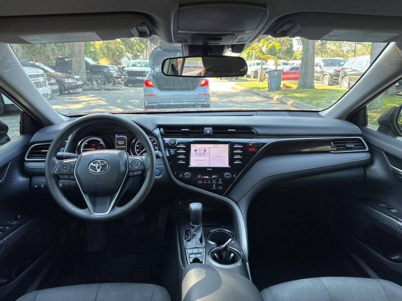 2020 Toyota Camry Hybrid LE