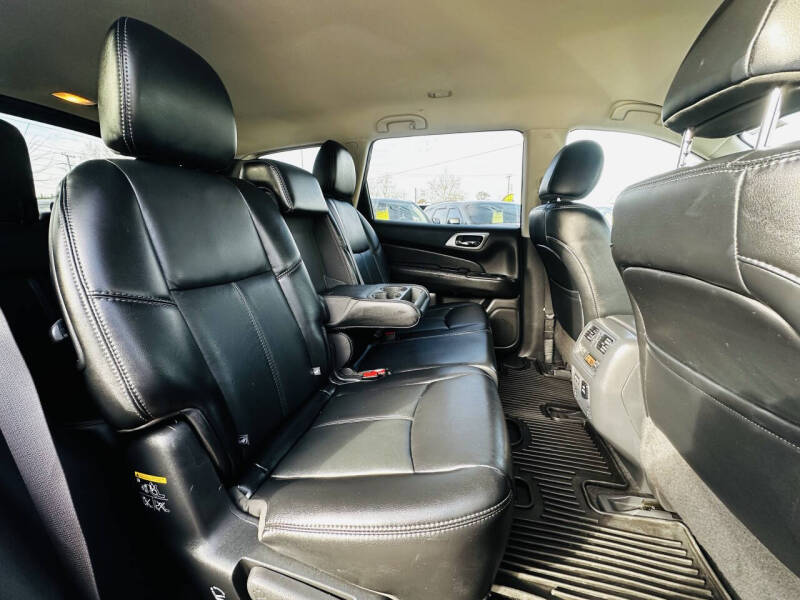 2017 Nissan Pathfinder SL