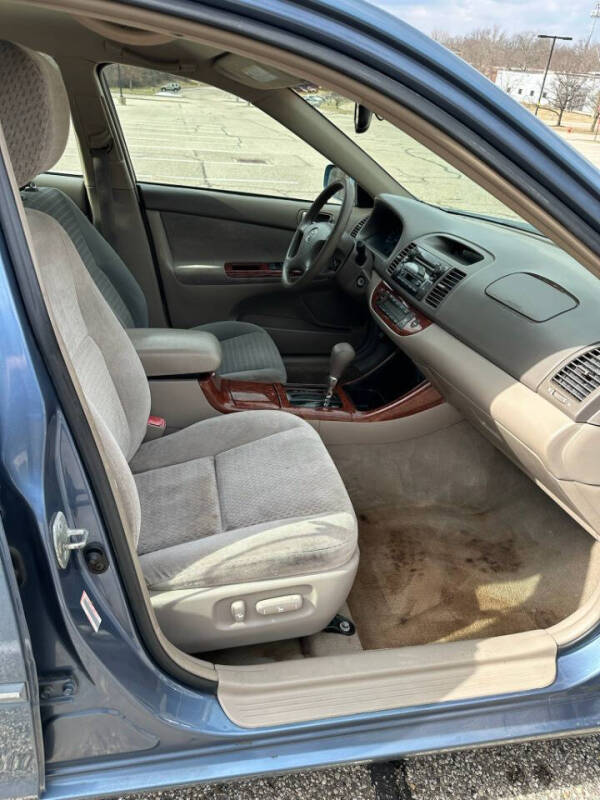 2004 Toyota Camry LE