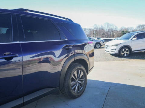 2022 Nissan Pathfinder SV