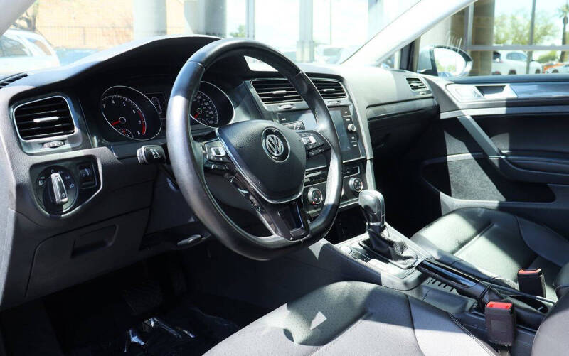 2018 Volkswagen Golf TSI SE