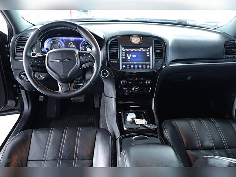 2018 Chrysler 300 S