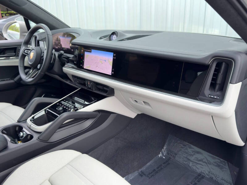 2024 Porsche Cayenne Turbo E-Hybrid Coupe