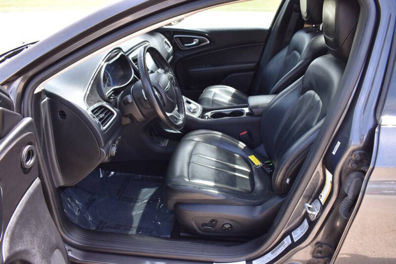 2016 Chrysler 200 C