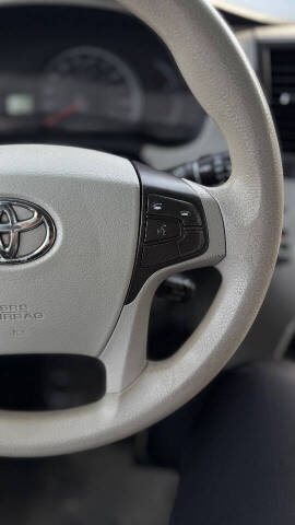 2012 Toyota Sienna LE 8-Passenger