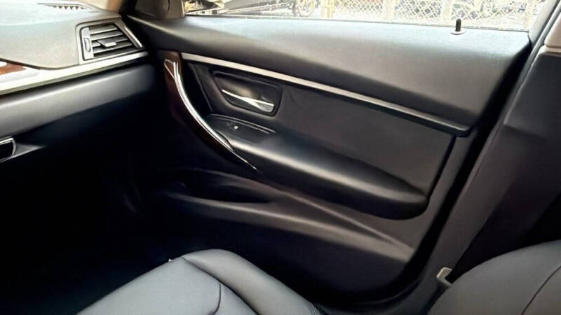 2015 BMW 3 Series 320i