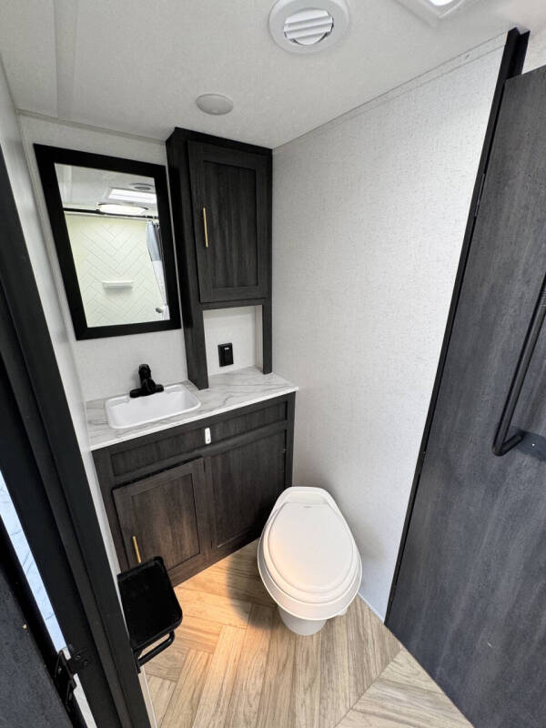 2022 Forest River Ozark 2700TH