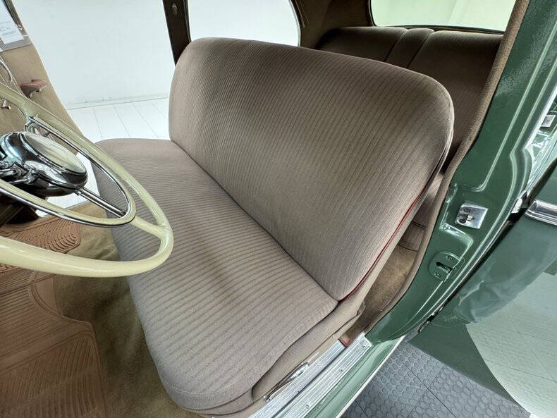 1940 Oldsmobile Custom Cruiser