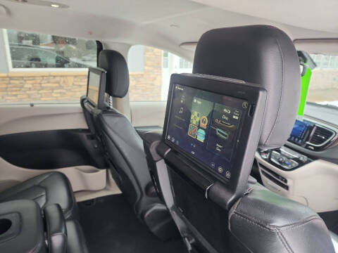 2017 Chrysler Pacifica Touring-L Plus