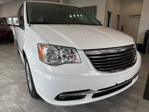 2016 Chrysler Town and Country for sale at Evolution Autos in Whiteland IN