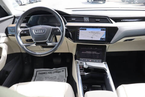 2022 Audi e-tron quattro Premium