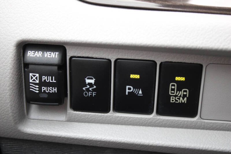 2017 Toyota Sienna XLE Premium 8-Passenger