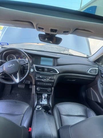 2017 Infiniti QX30 Luxury