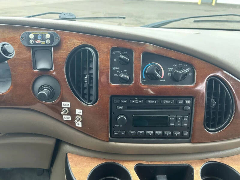 2008 Ford E-Series E-250 SD