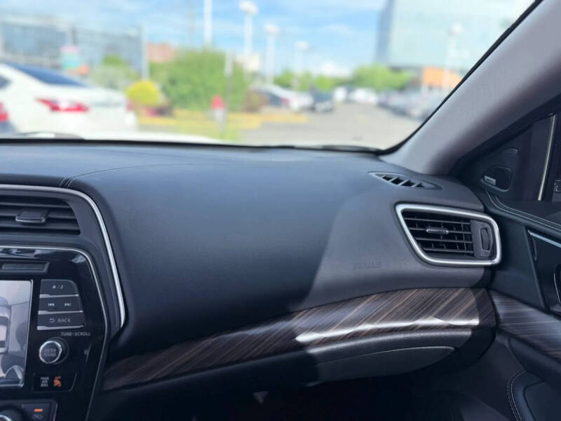 2017 Nissan Maxima Platinum