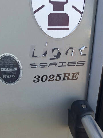 2017 Dutchmen RV Coleman Light 3025RE