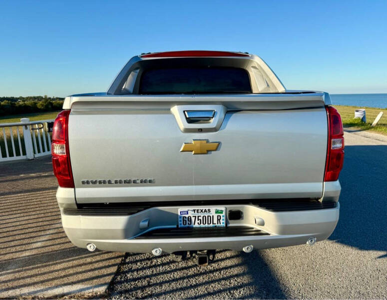 2013 Chevrolet Avalanche LS Black Diamond