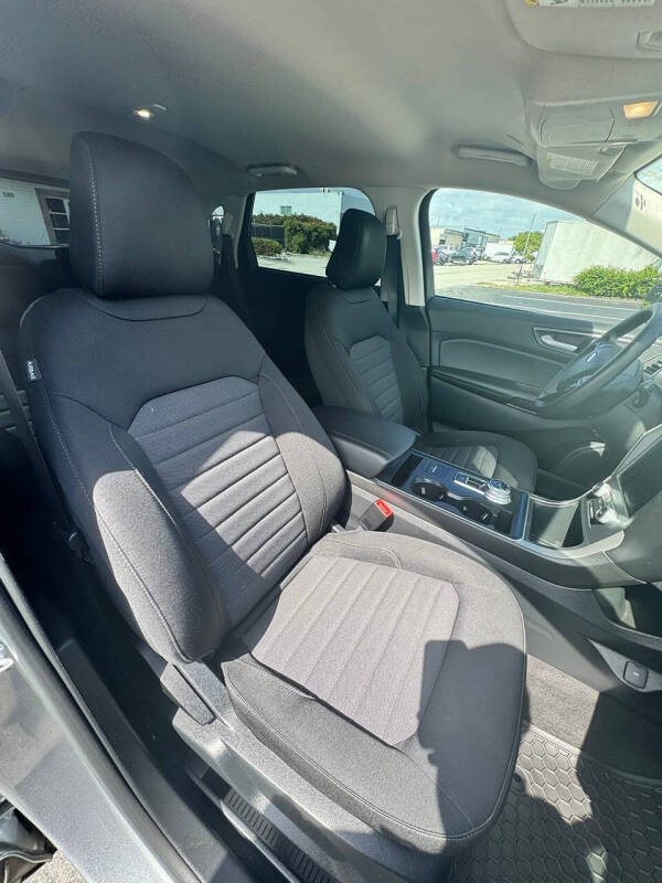 2022 Ford Edge SE
