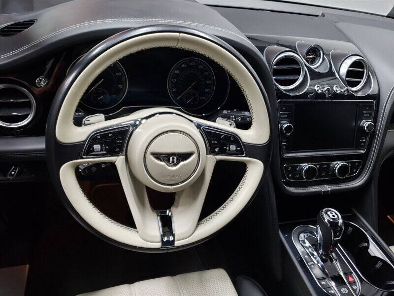 2018 Bentley Bentayga 12