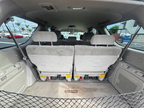 2005 Toyota Sequoia SR5