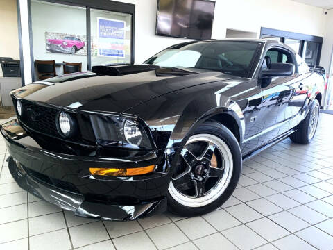2007 Ford Mustang for sale at SAINT CHARLES MOTORCARS in Saint Charles IL