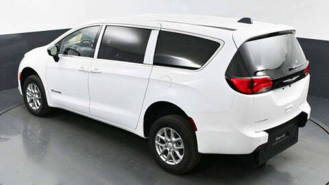 2025 Chrysler Voyager LX