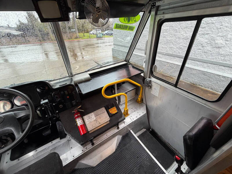 2006 Freightliner MT45 Chassis
