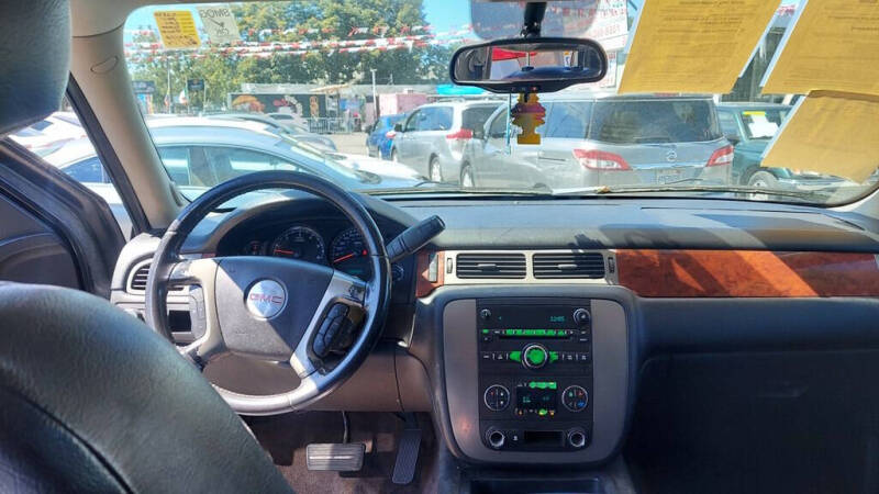 2011 GMC Yukon XL SLE