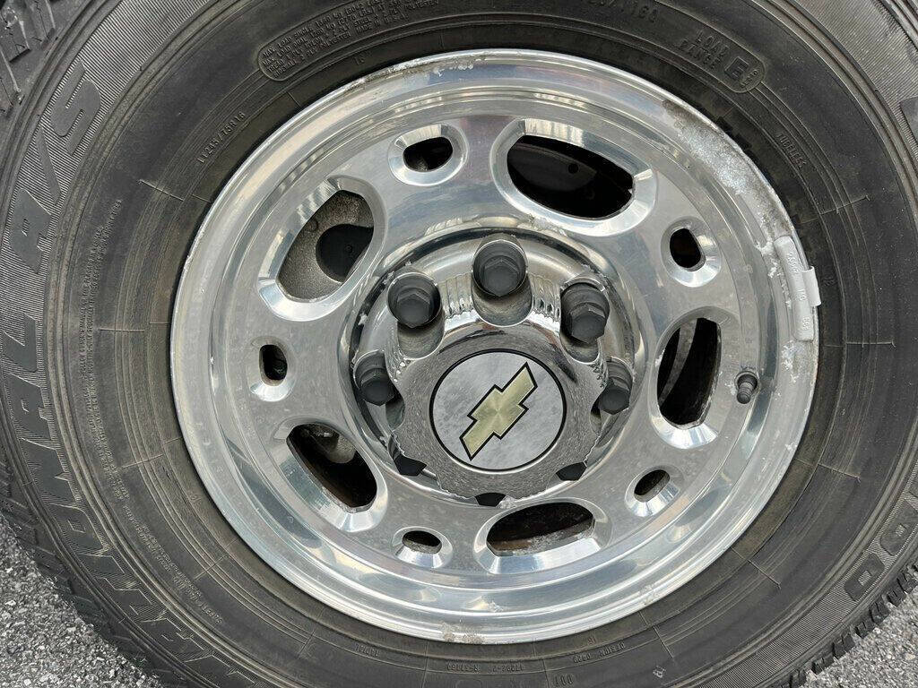 2005 Chevrolet Suburban 11