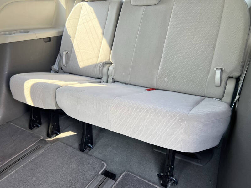 2020 Toyota Sienna LE 7-Passenger