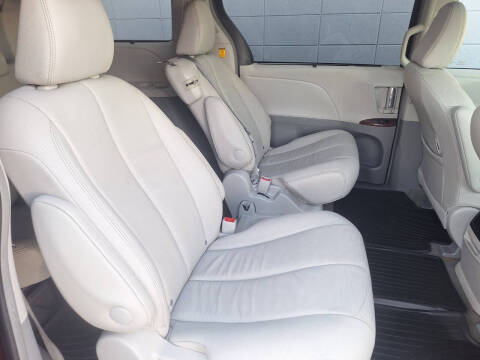 2013 Toyota Sienna XLE 8-Passenger