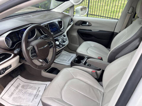 2017 Chrysler Pacifica Touring-L