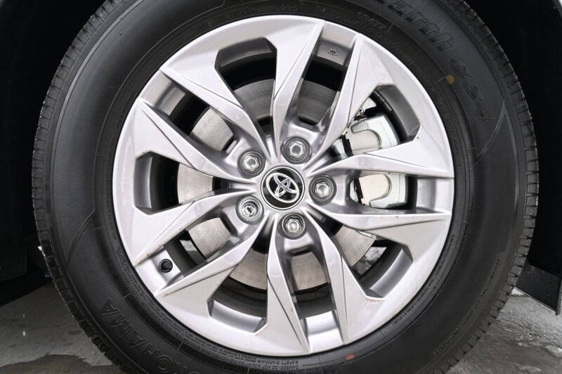 2025 Toyota Sienna XLE 8-Passenger