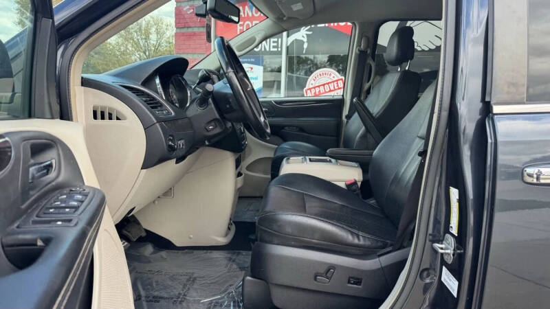 2013 Chrysler Town and Country Touring-L