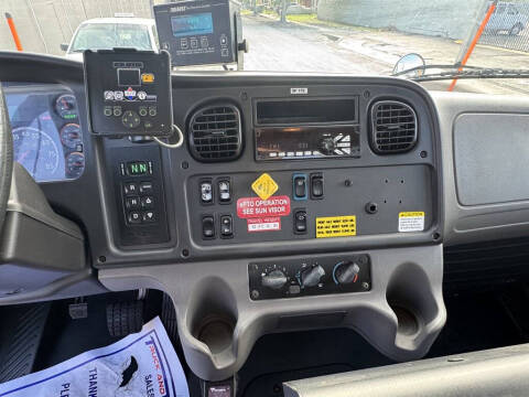 2018 Freightliner M2 106