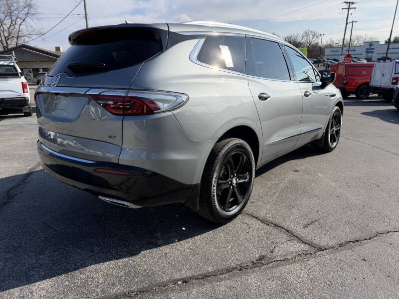 2023 Buick Enclave Essence