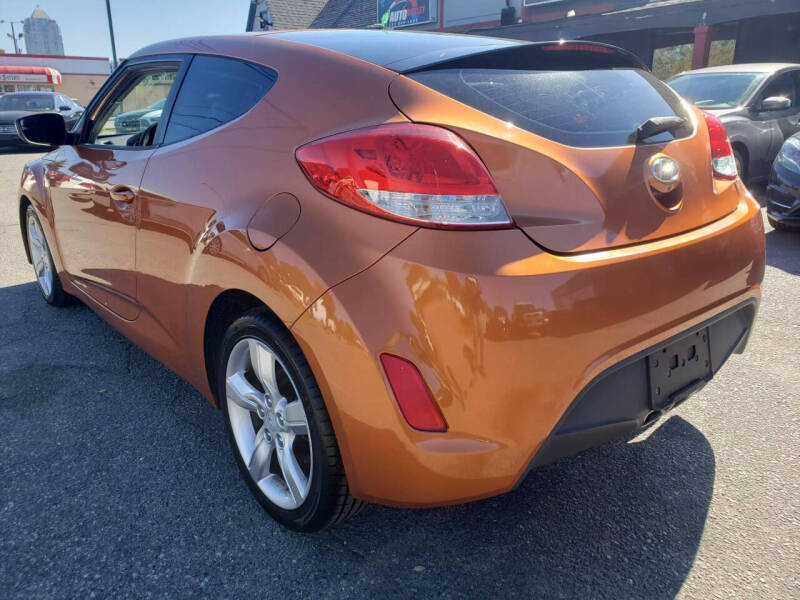 2014 Hyundai Veloster Base photo 12