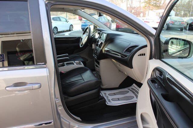 2013 Chrysler Town and Country Touring