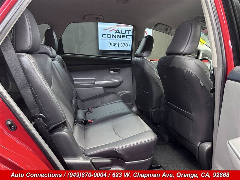 2014 Toyota Prius v Five