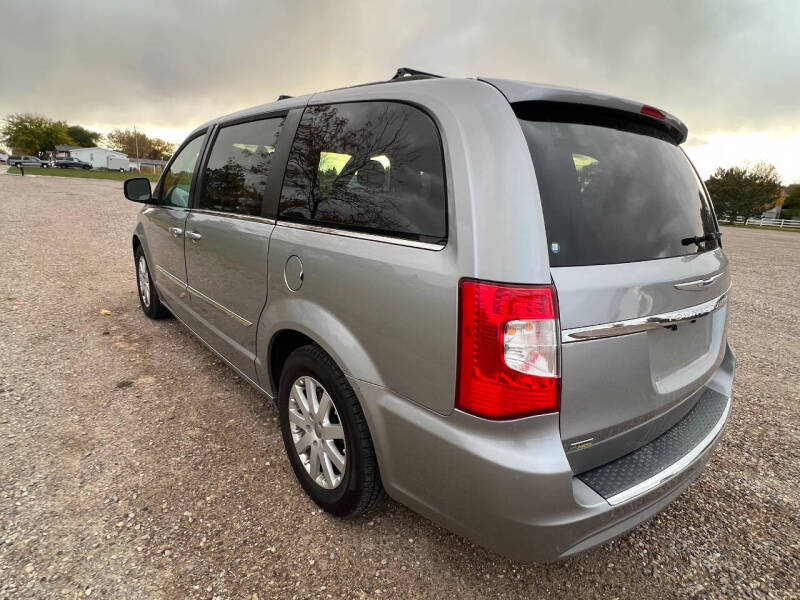 2015 Chrysler Town & Country Touring photo 3