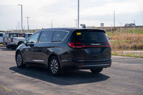 2022 Chrysler Pacifica Hybrid Touring L