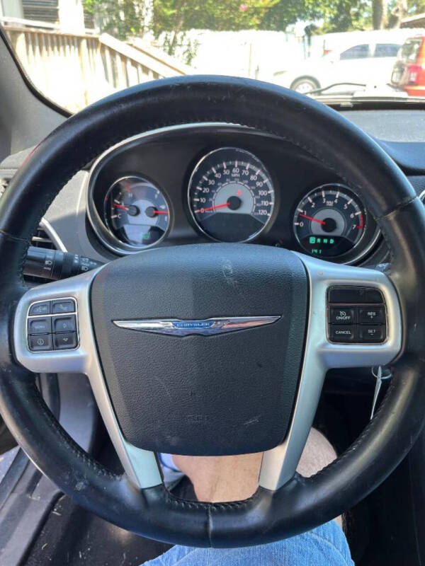 2013 Chrysler 200 Touring